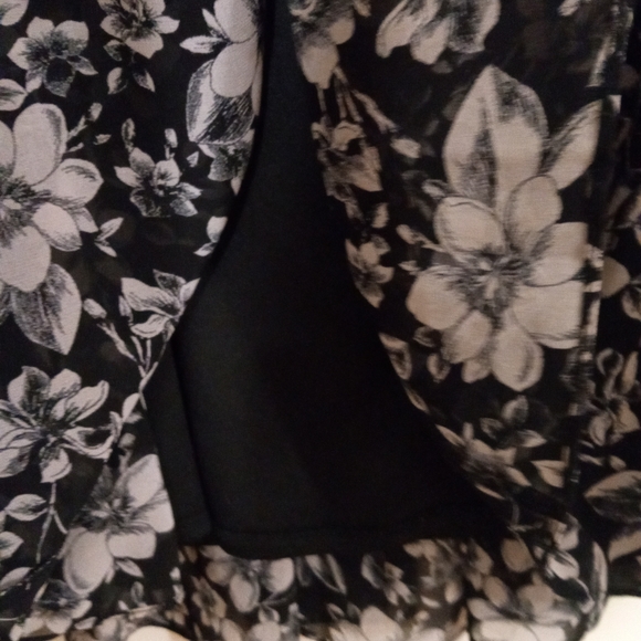 Just...Taylor Black and Gray Floral Maxi Dress - Picture 6 of 7